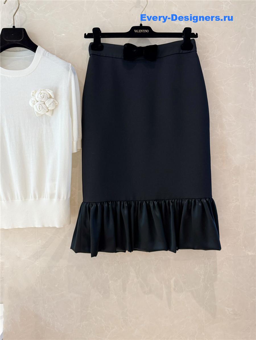 Va1e*ntin0 black crepe midi skirt