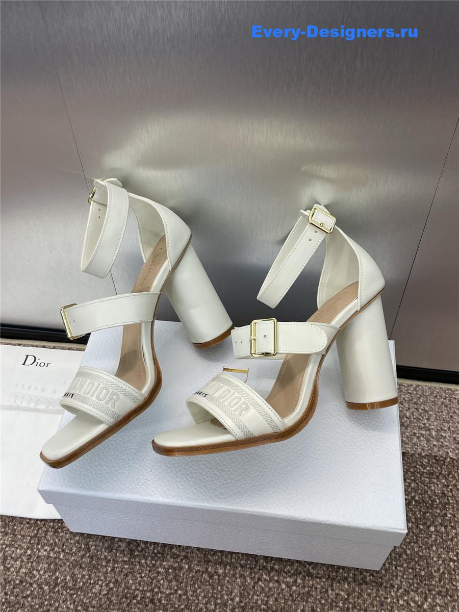 D10r dway white  heeled sandals