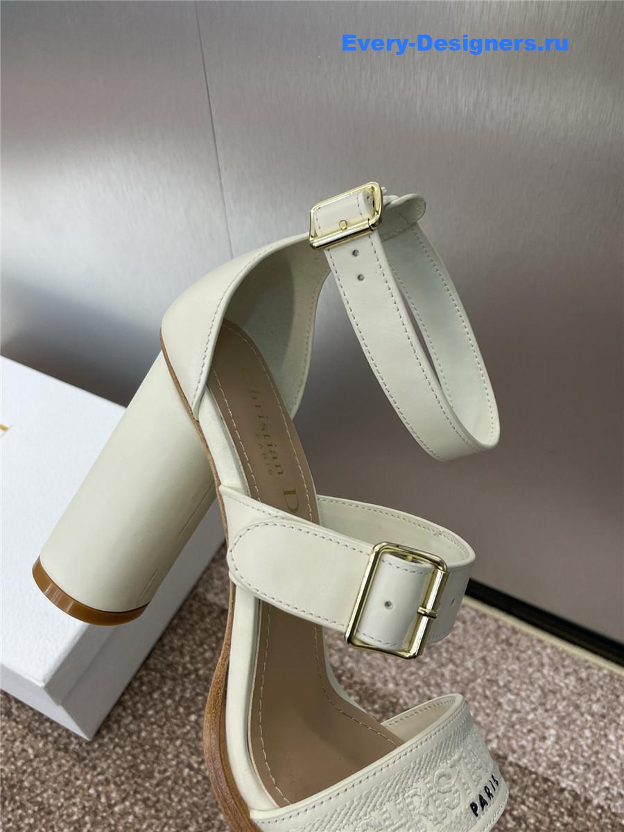 D10r dway white  heeled sandals