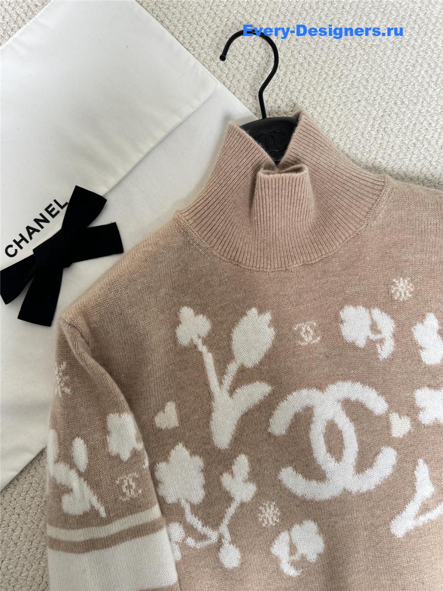 Ch**el beige cashmere turtleneck sweater pullover