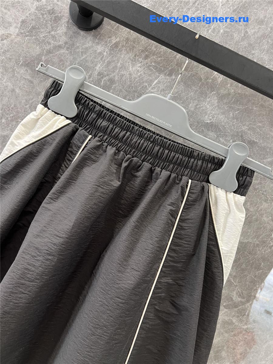 Pra*a black workwear skirt