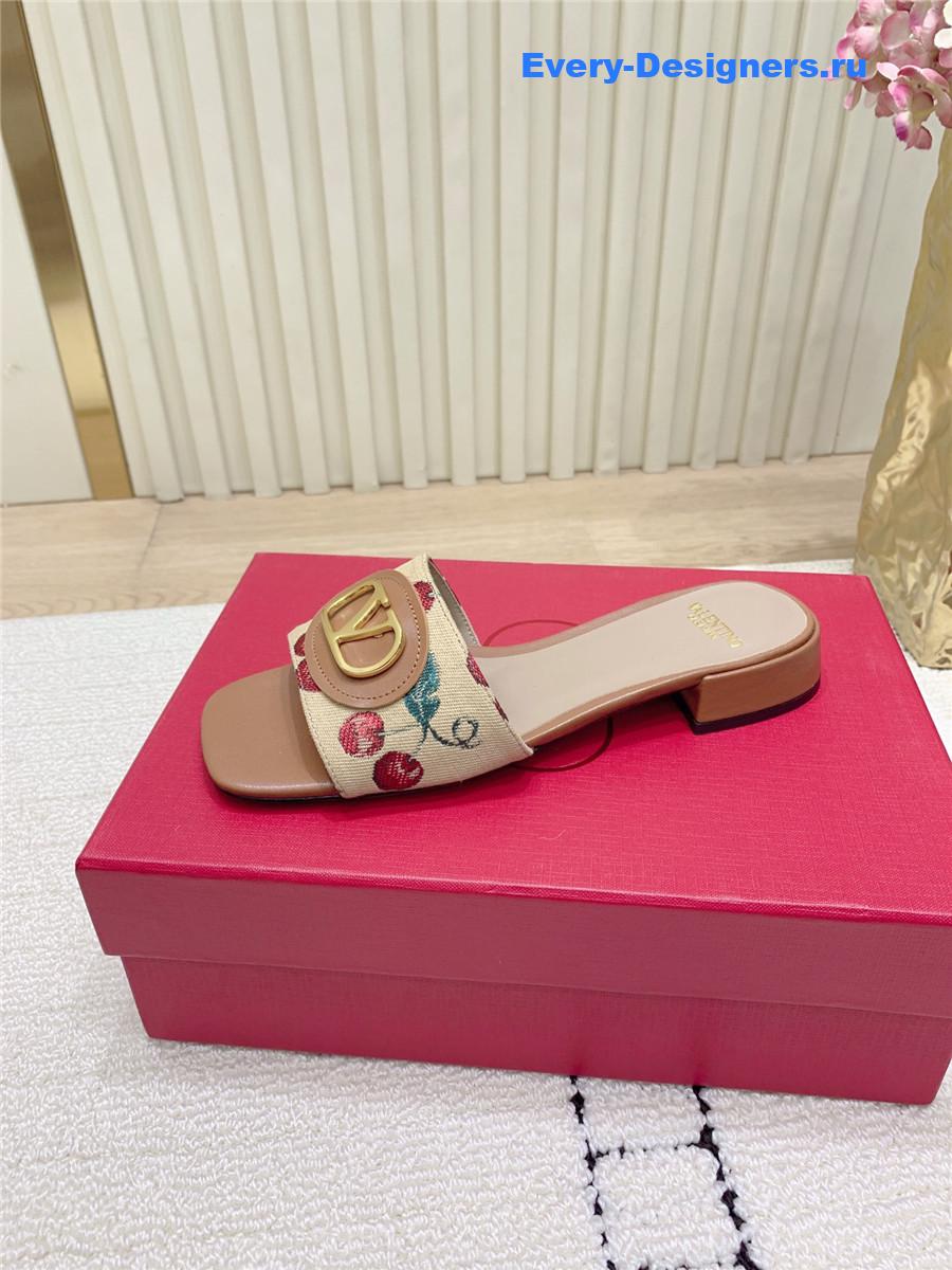 Va1e*ntin0 cherryfic slide sandals