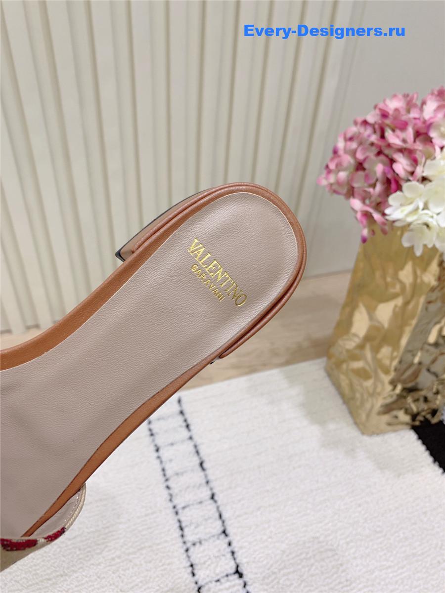 Va1e*ntin0 cherryfic slide sandals