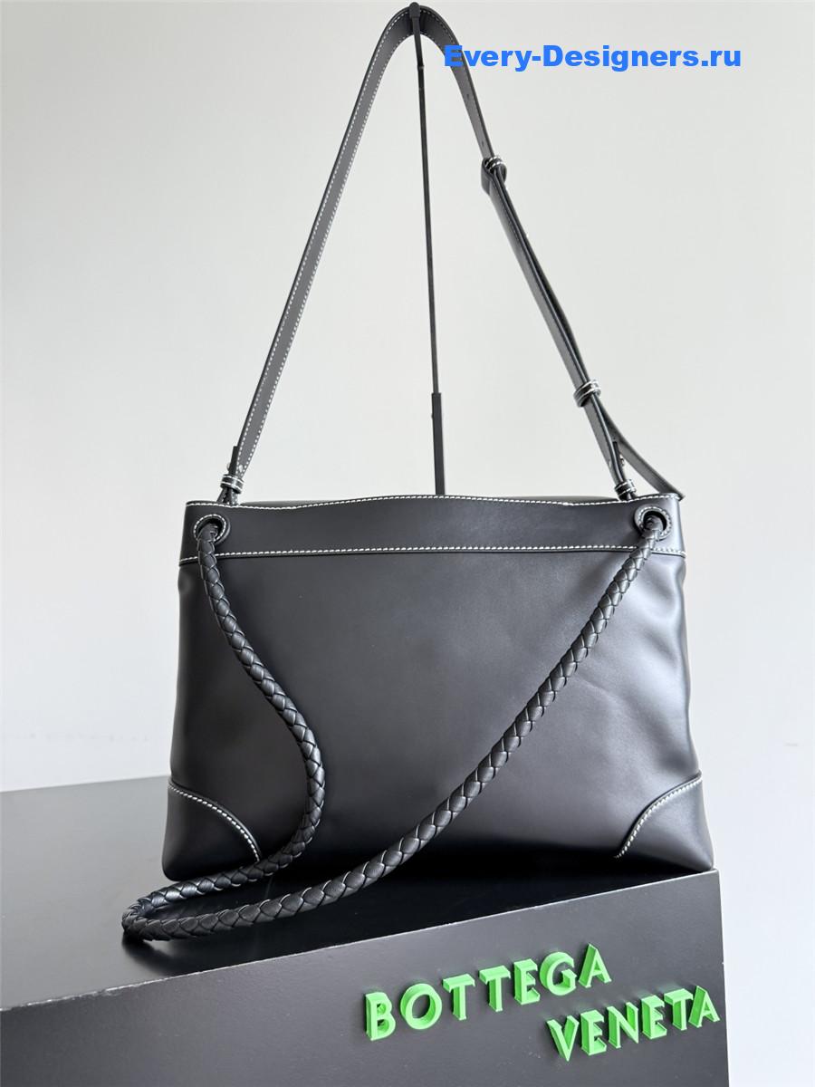 b0tt*ga Ven*ta andiamo black leather messenger bag