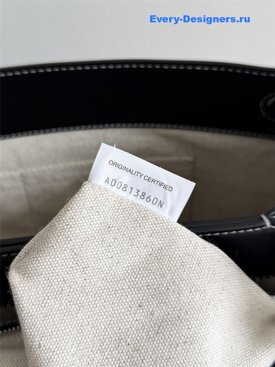 b0tt*ga Ven*ta andiamo black leather messenger bag