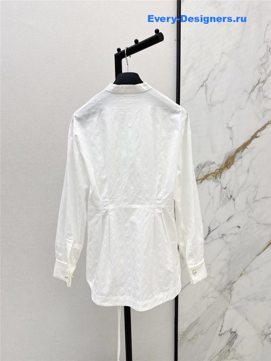 D10r cd white waist shirt