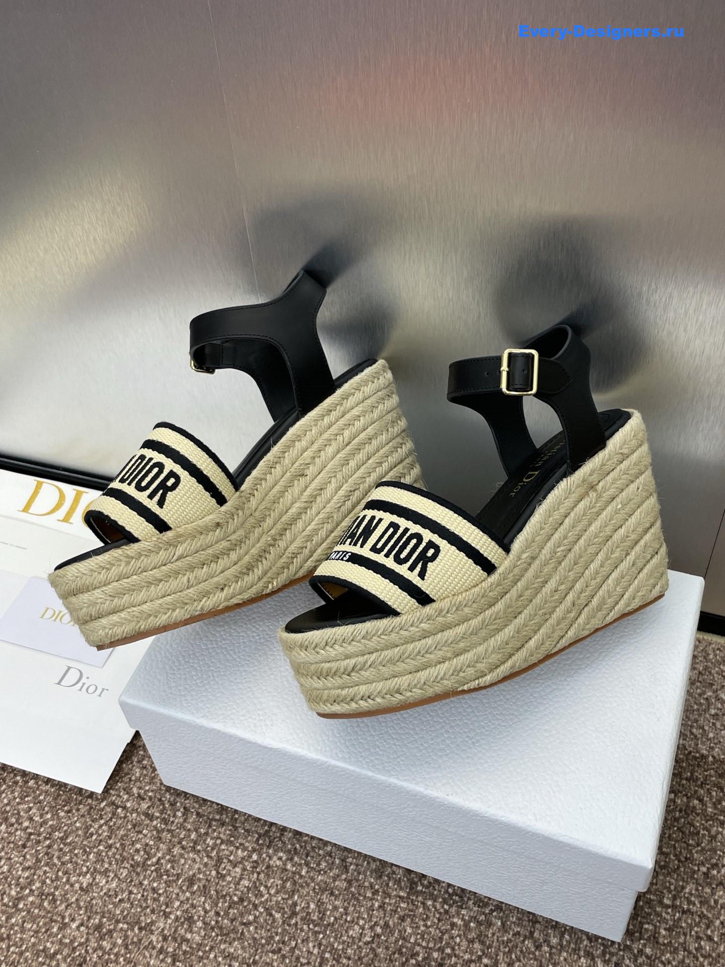 D10r dway wedge sandals