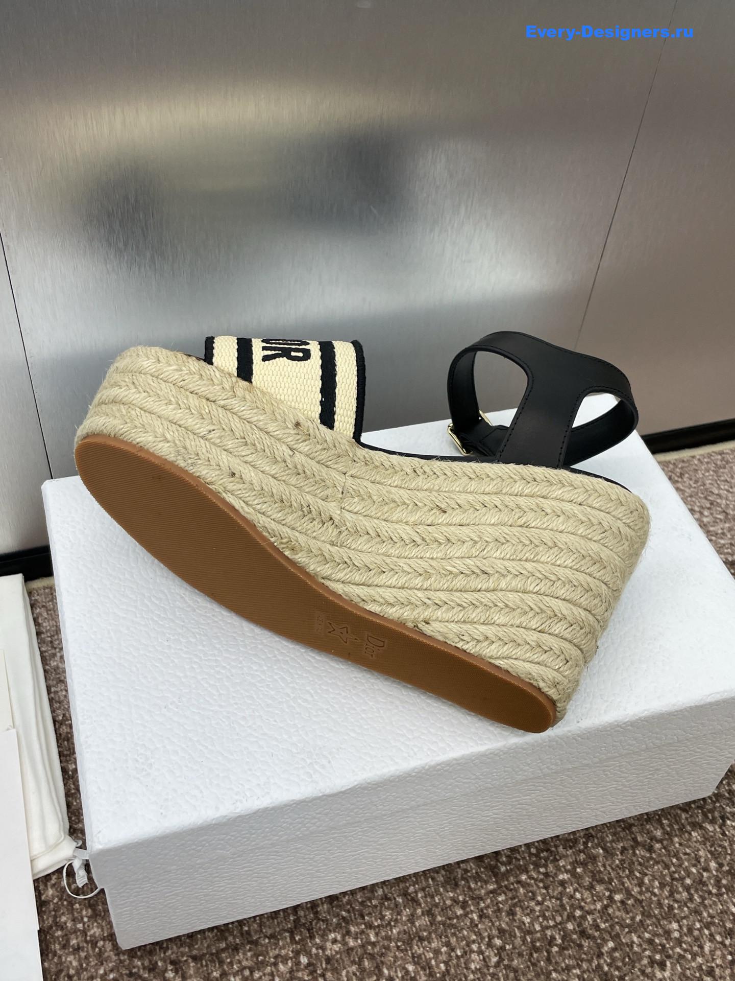 D10r dway wedge sandals