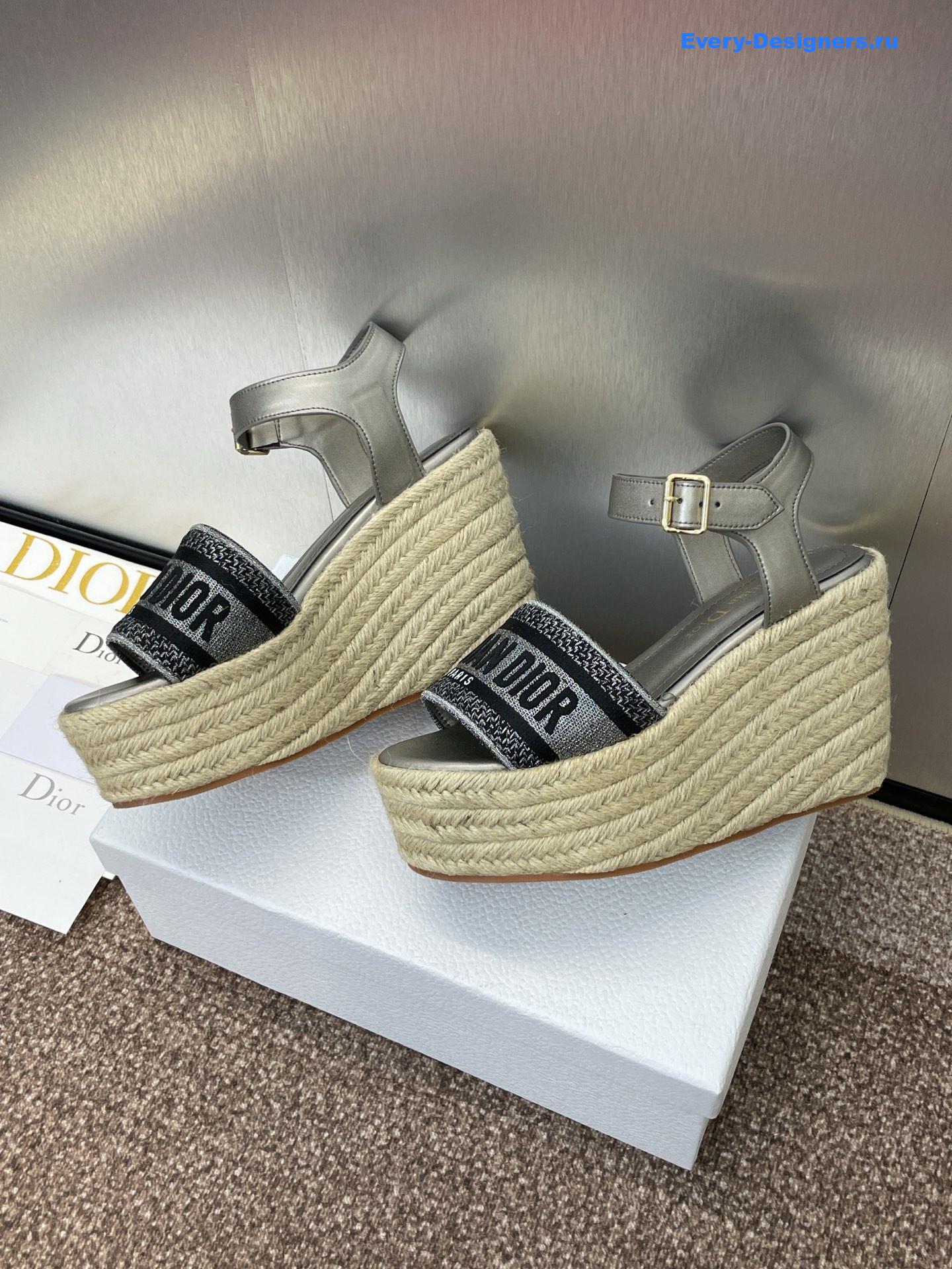 D10r dway embroidered wedge sandals