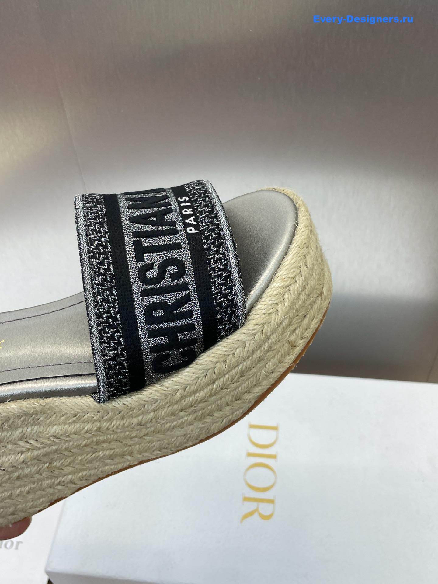 D10r dway embroidered wedge sandals