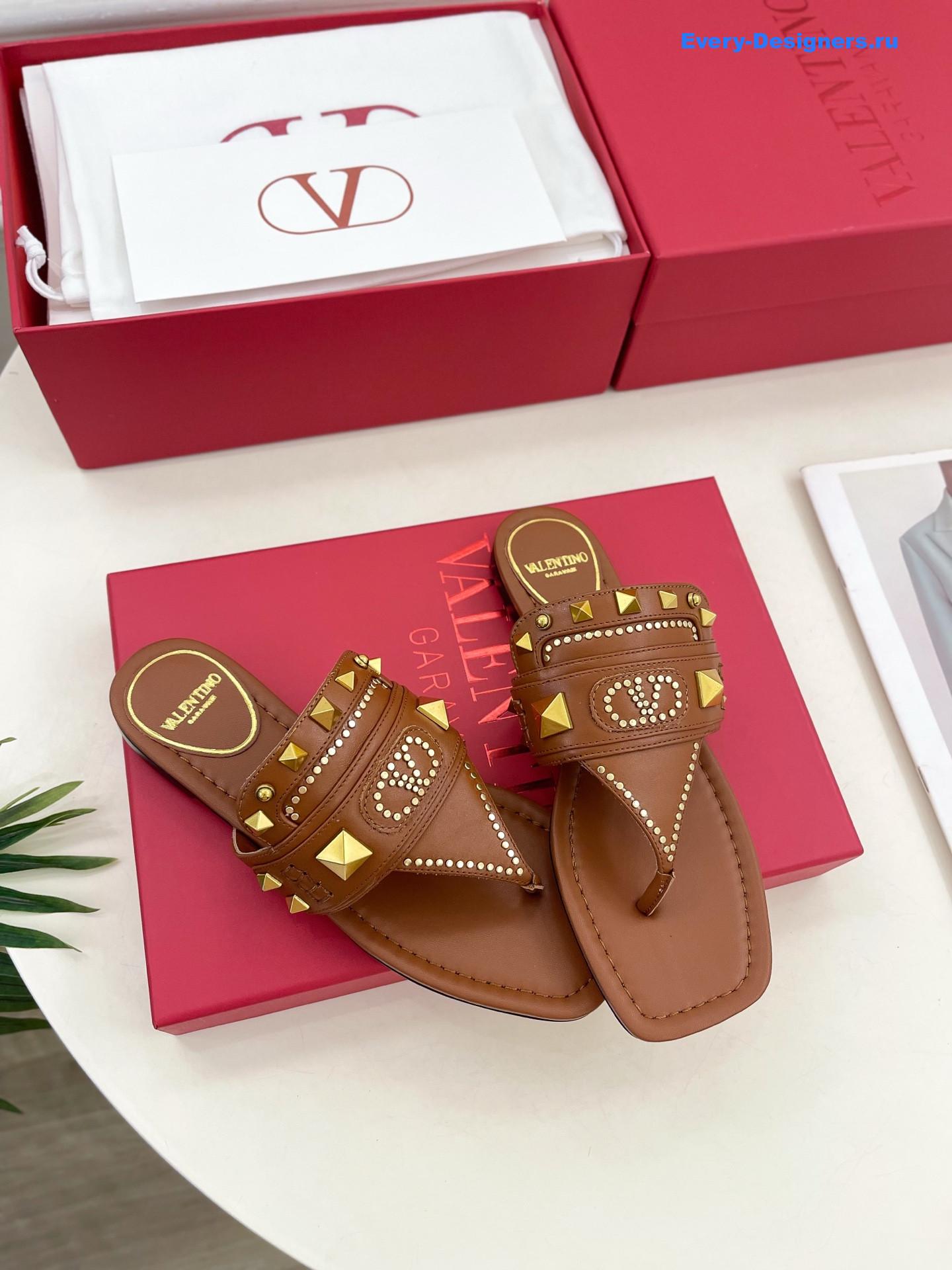 Va1e*ntin0 plaster caster brown thong sandals