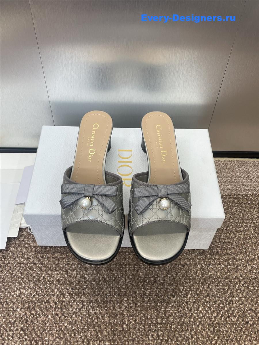 D10r grey platform slides