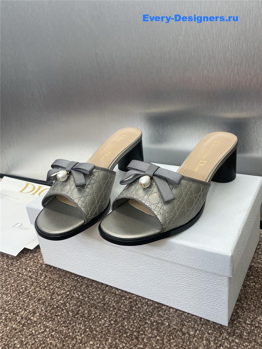 D10r grey platform slides