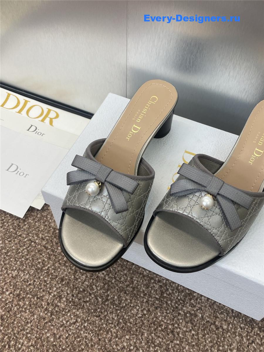 D10r grey platform slides