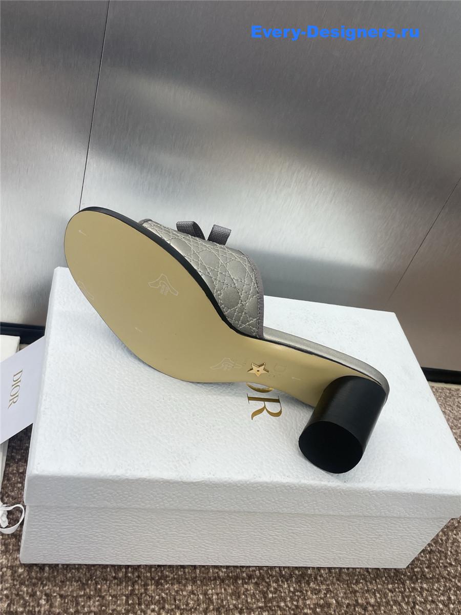 D10r grey platform slides