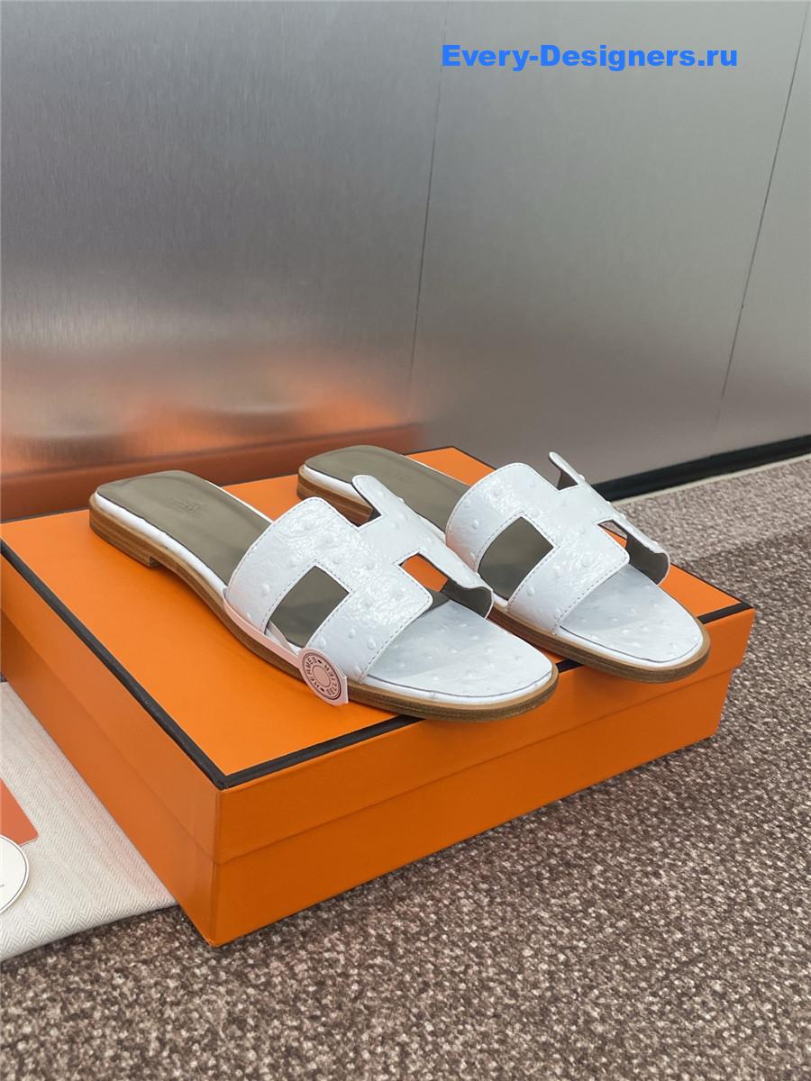H**me5 white ostrich oran sandals