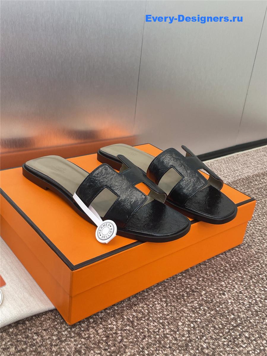 H**me5 black ostrich oran sandals