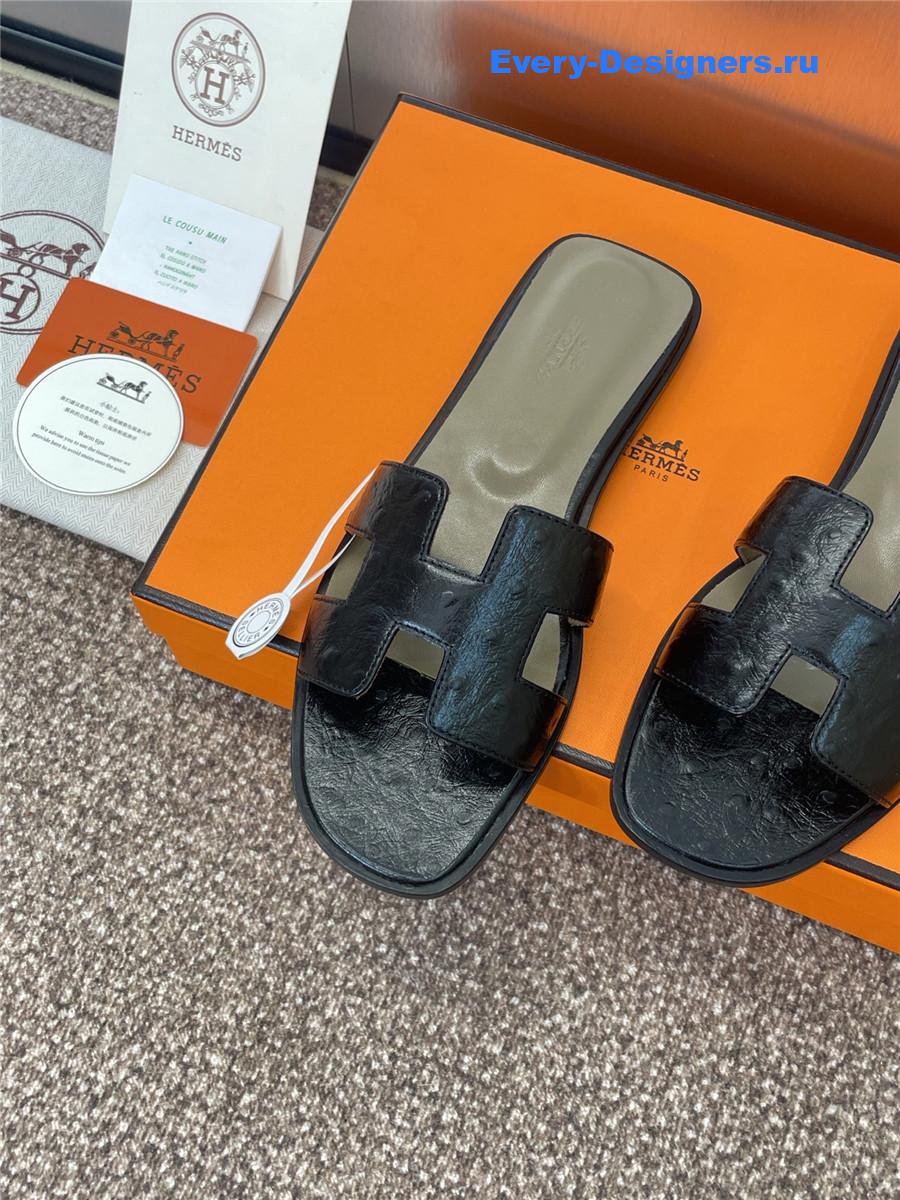 H**me5 black ostrich oran sandals