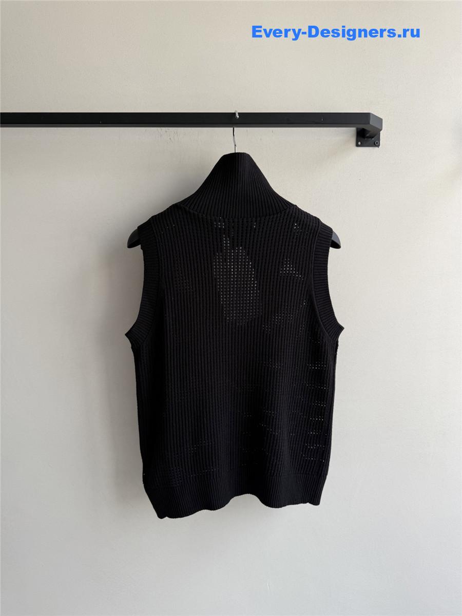 D10r black turtleneck zip vest