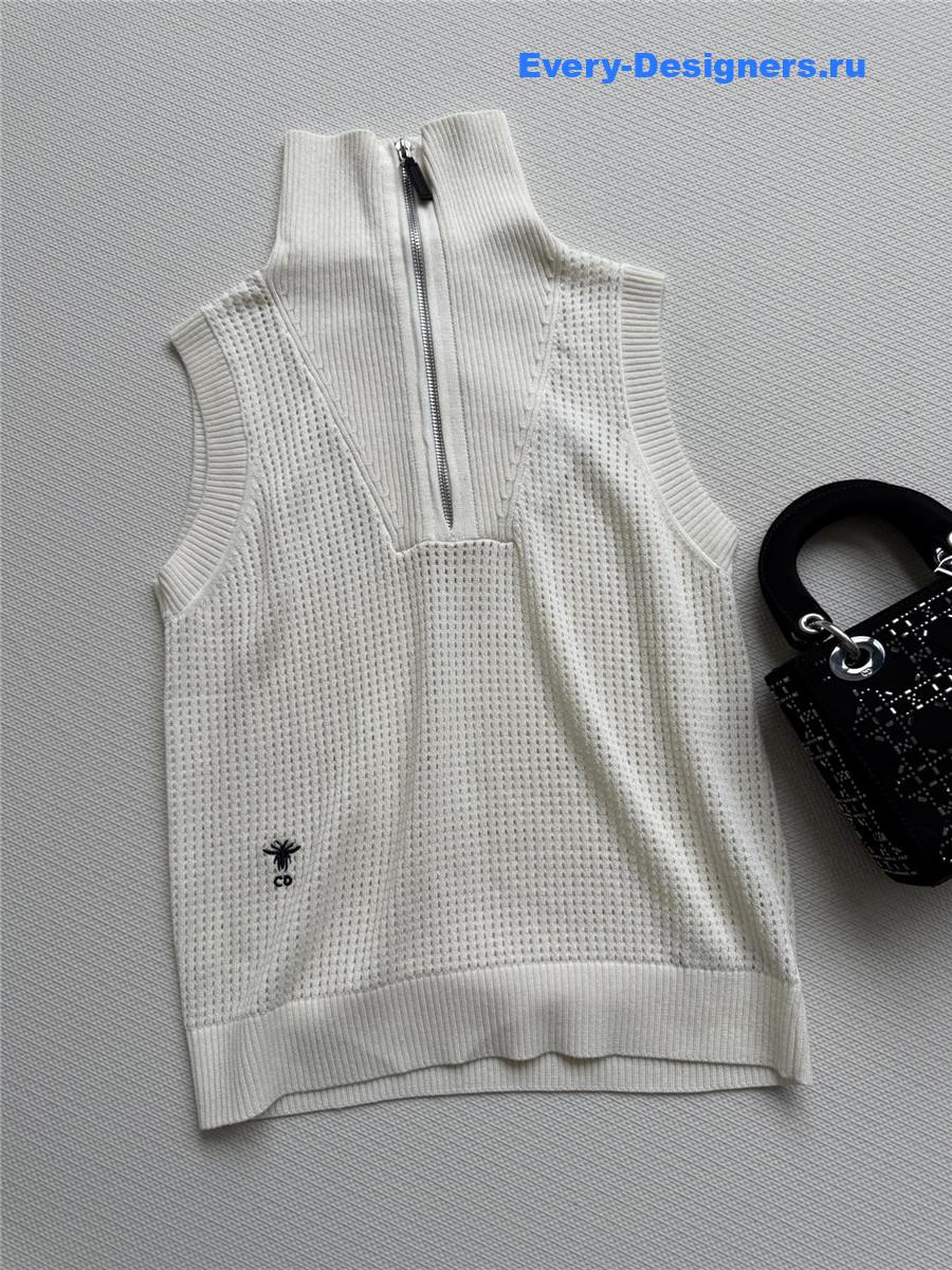D10r white turtleneck zip vest