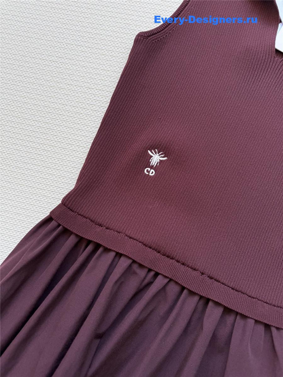 D10r sleeveless pleated burgundy mini dress