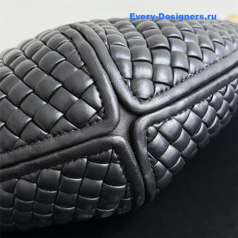b0tt*ga Ven*ta pipe medium shoulder bag in black