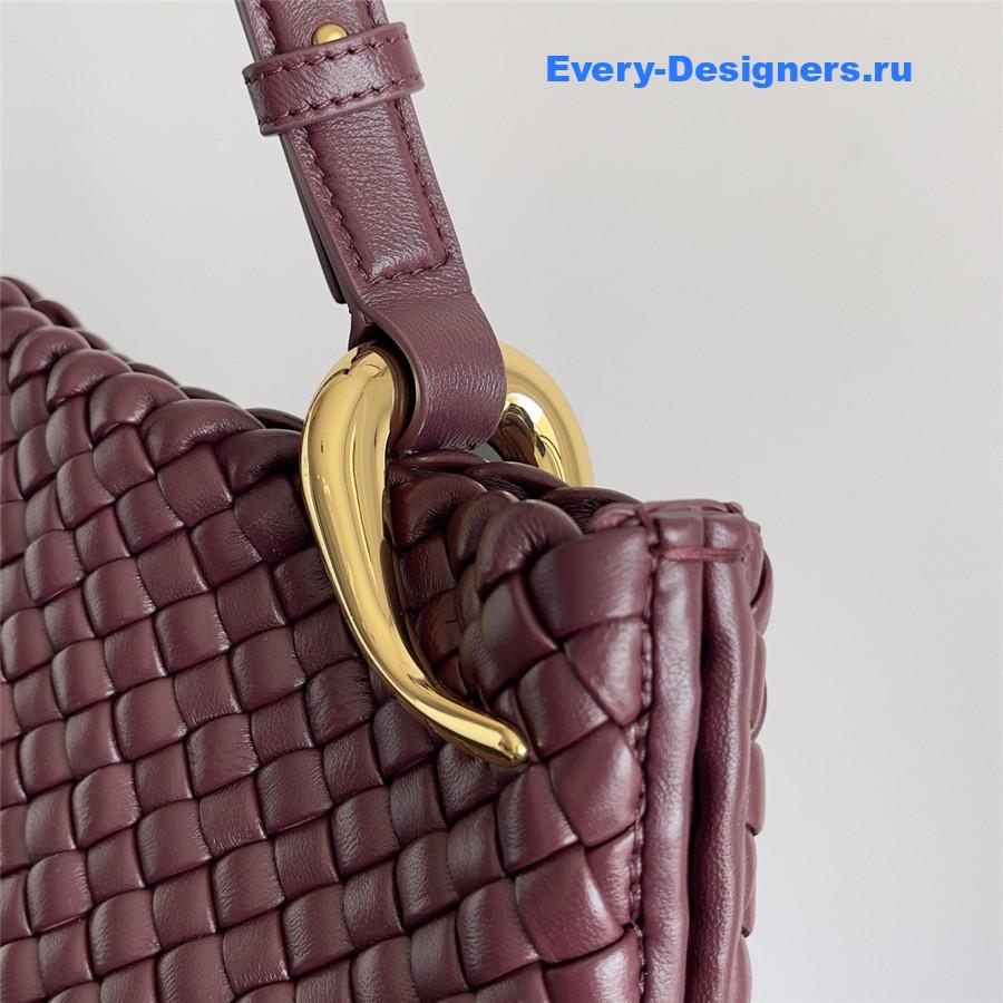 b0tt*ga Ven*ta burgundy pipe bag
