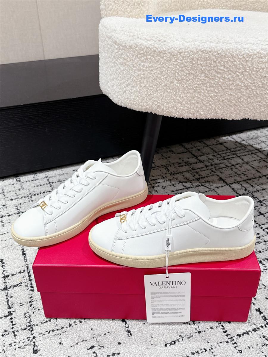 Va1e*ntin0 rockstud white sneakers