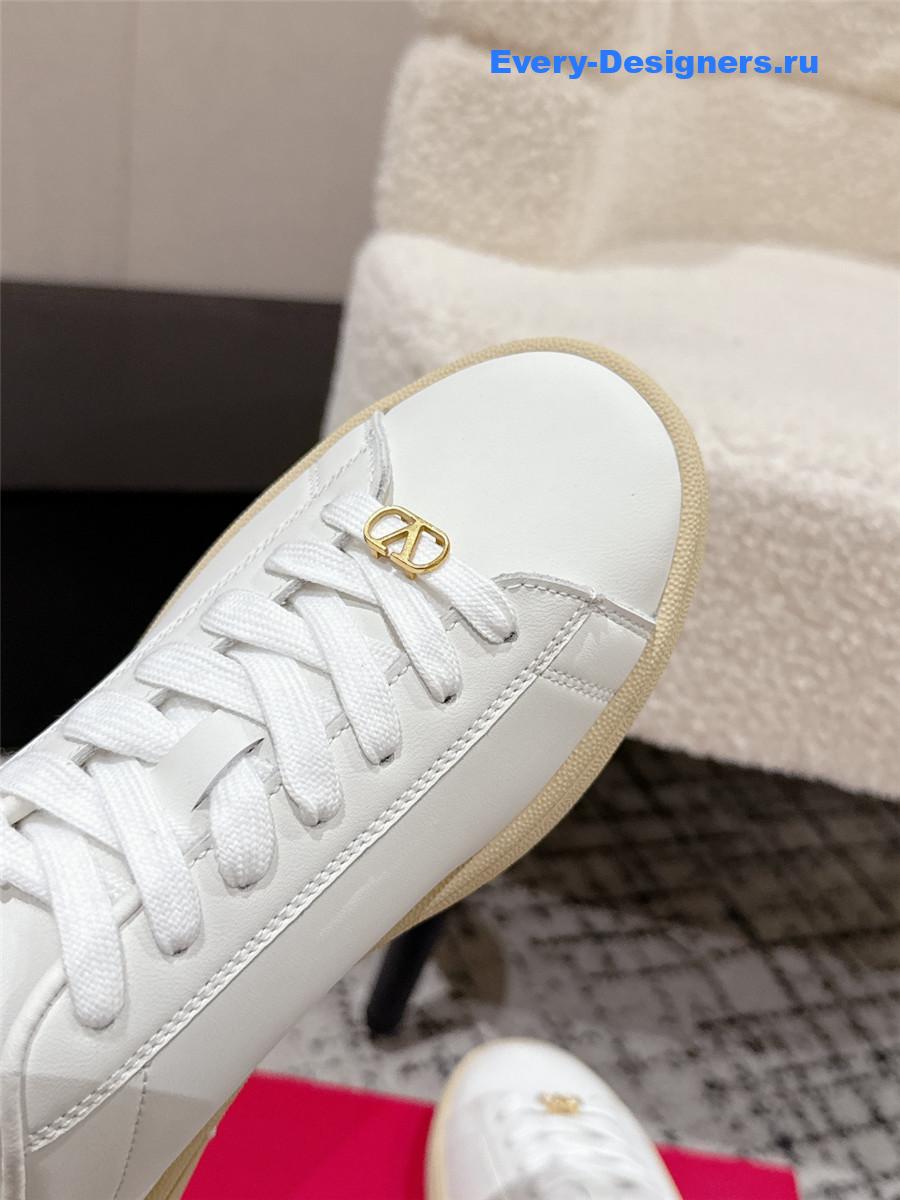 Va1e*ntin0 rockstud white sneakers