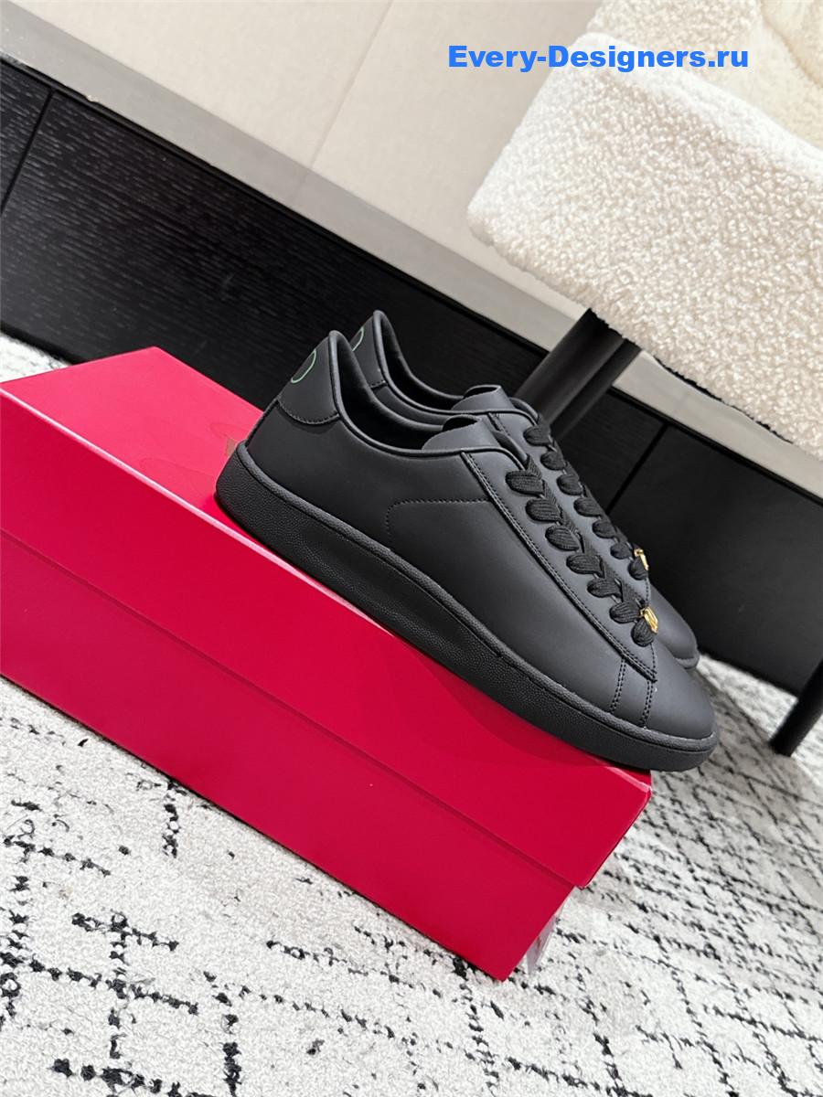 Va1e*ntin0 rockstud black sneakers