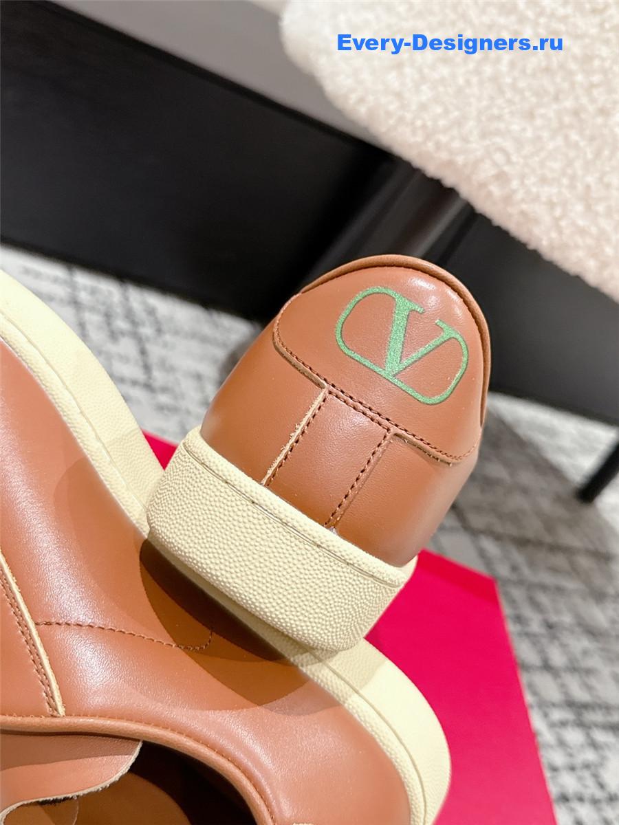 Va1e*ntin0 rockstud brown sneakers