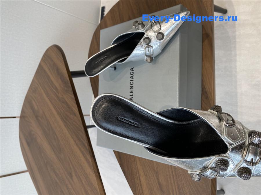 Ba1en*iaga cagole silver pumps