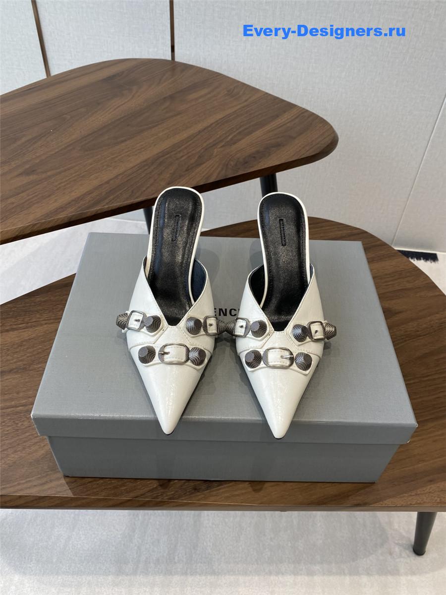 Ba1en*iaga cagole white pumps