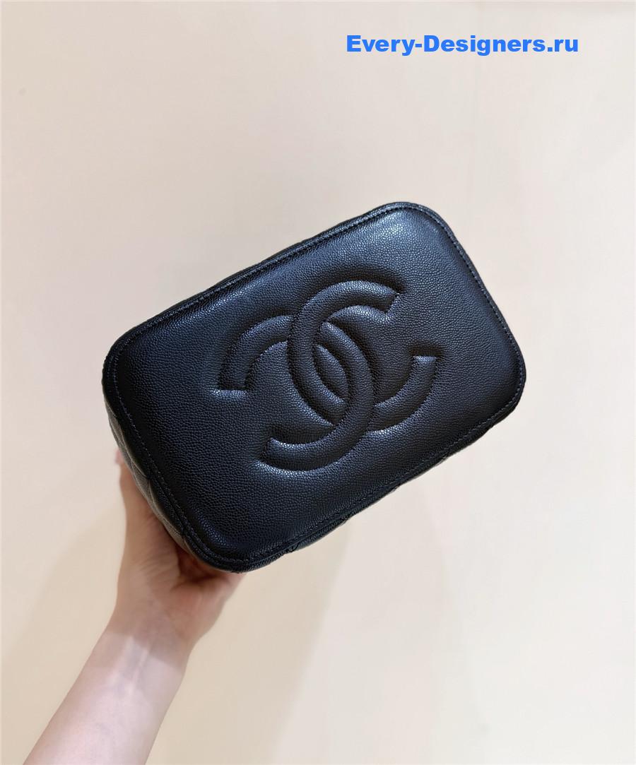 Ch**el large caviar vanity case black