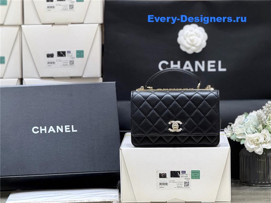 Ch**el strass wallet with chain