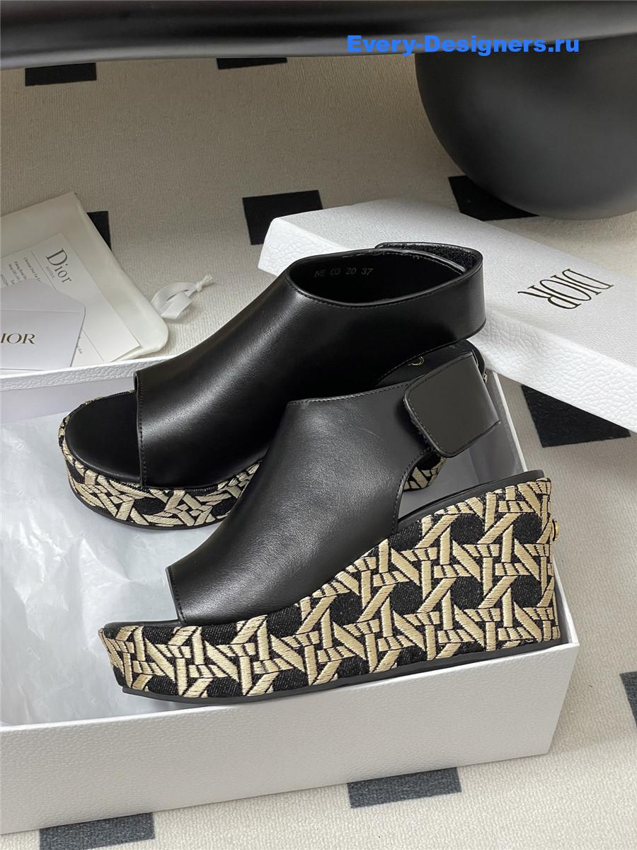 D10r attitude black wedge sandals