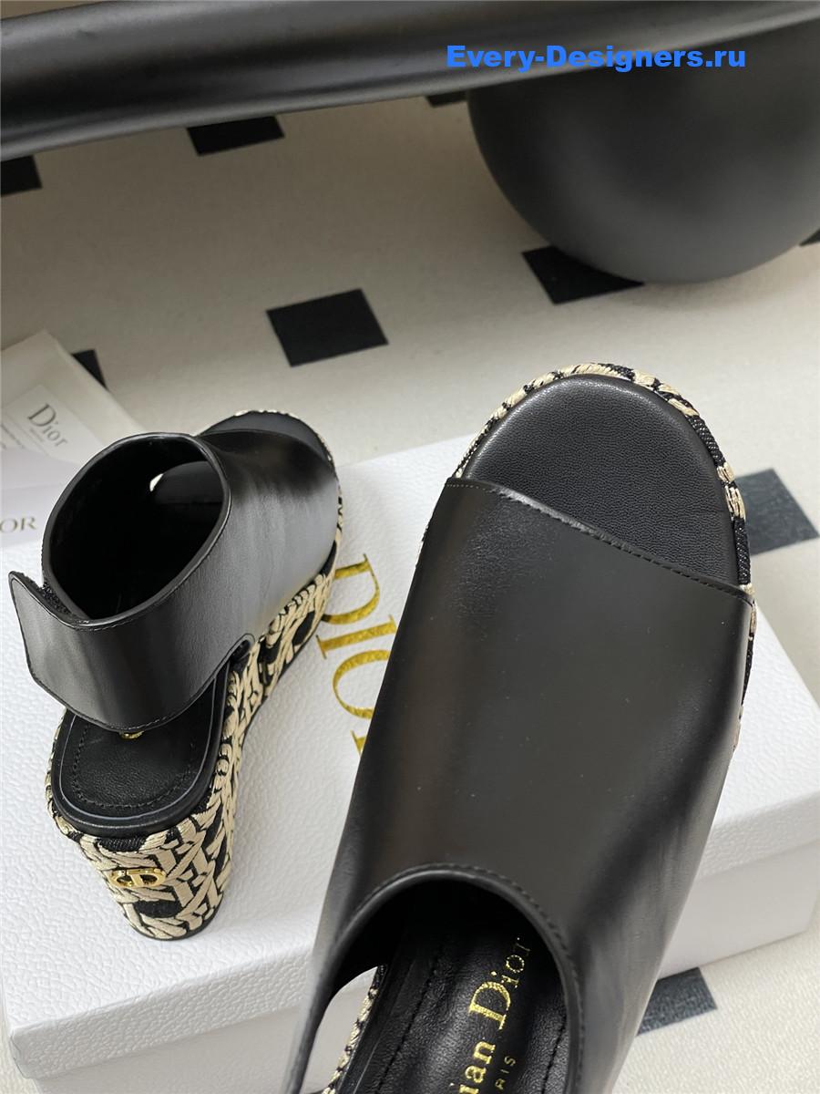 D10r attitude black wedge sandals