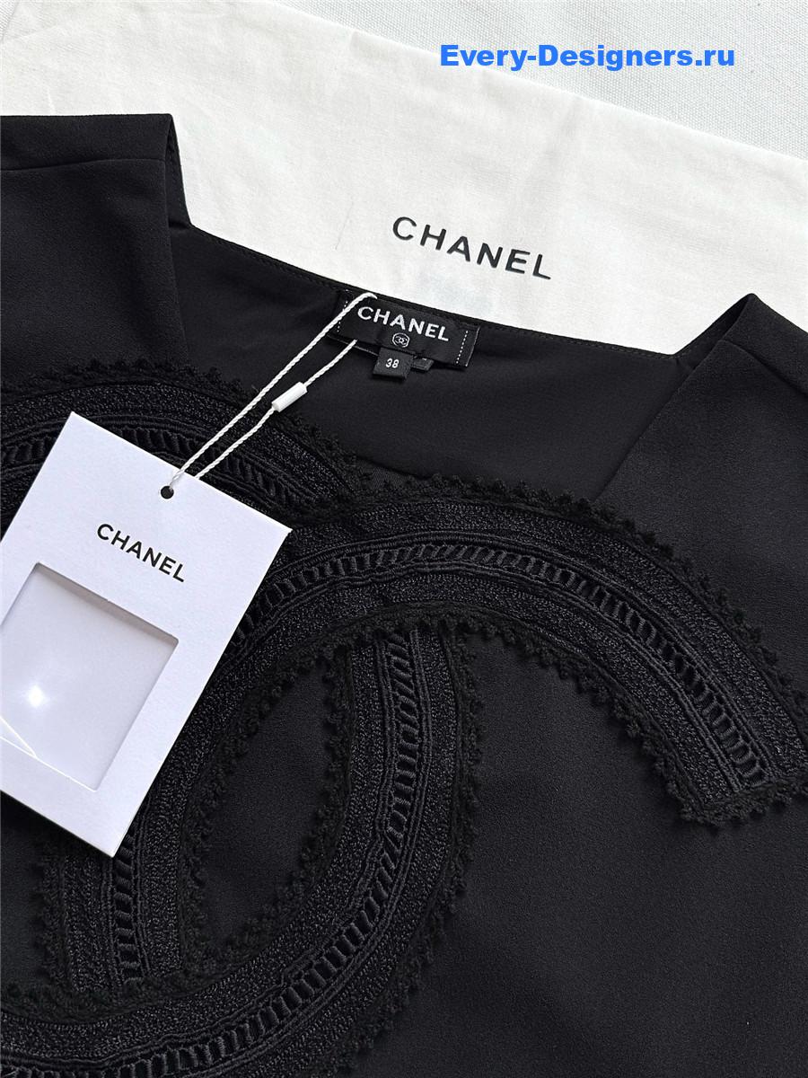 Ch**el cc logo black tee