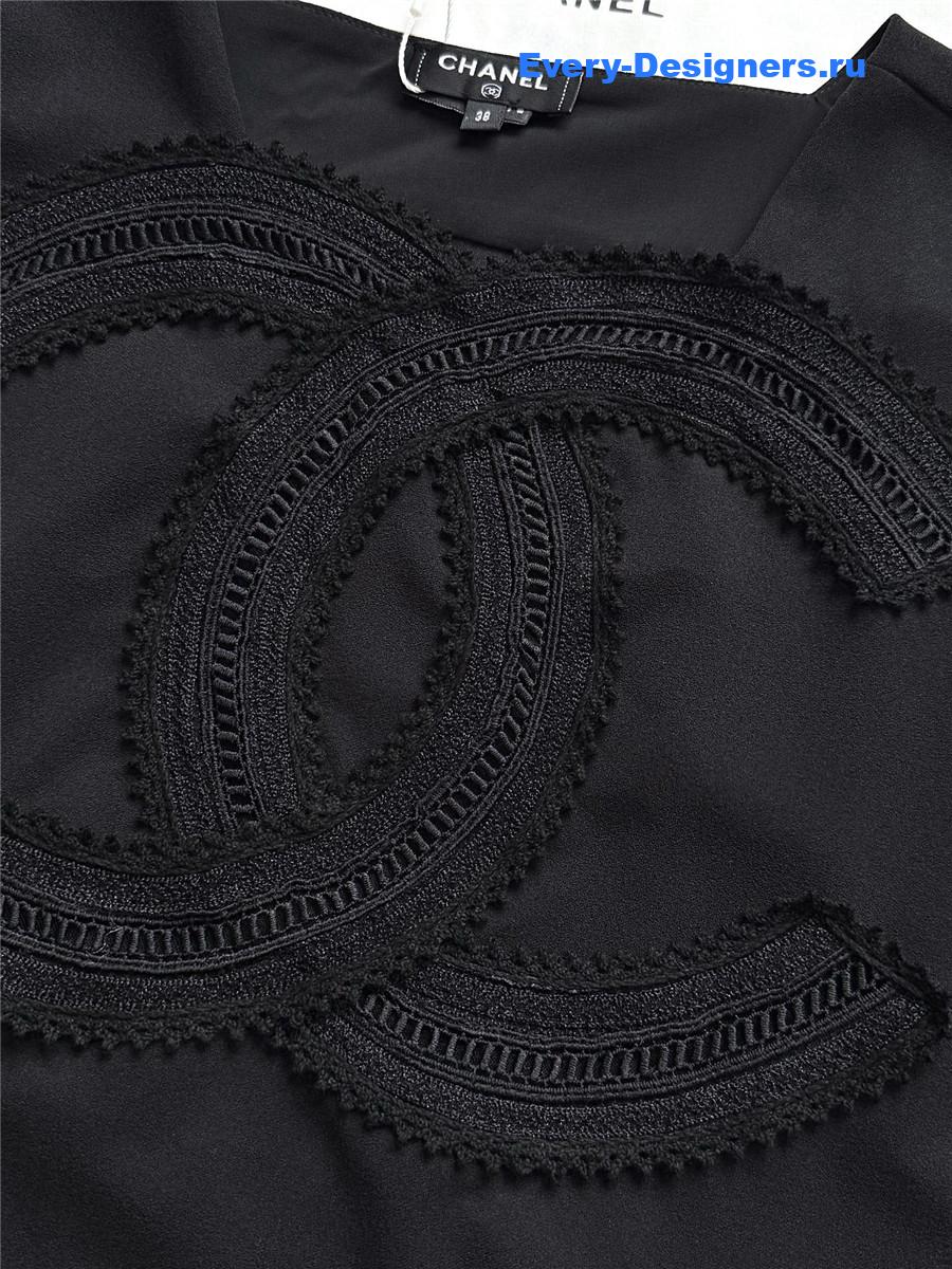 Ch**el cc logo black tee