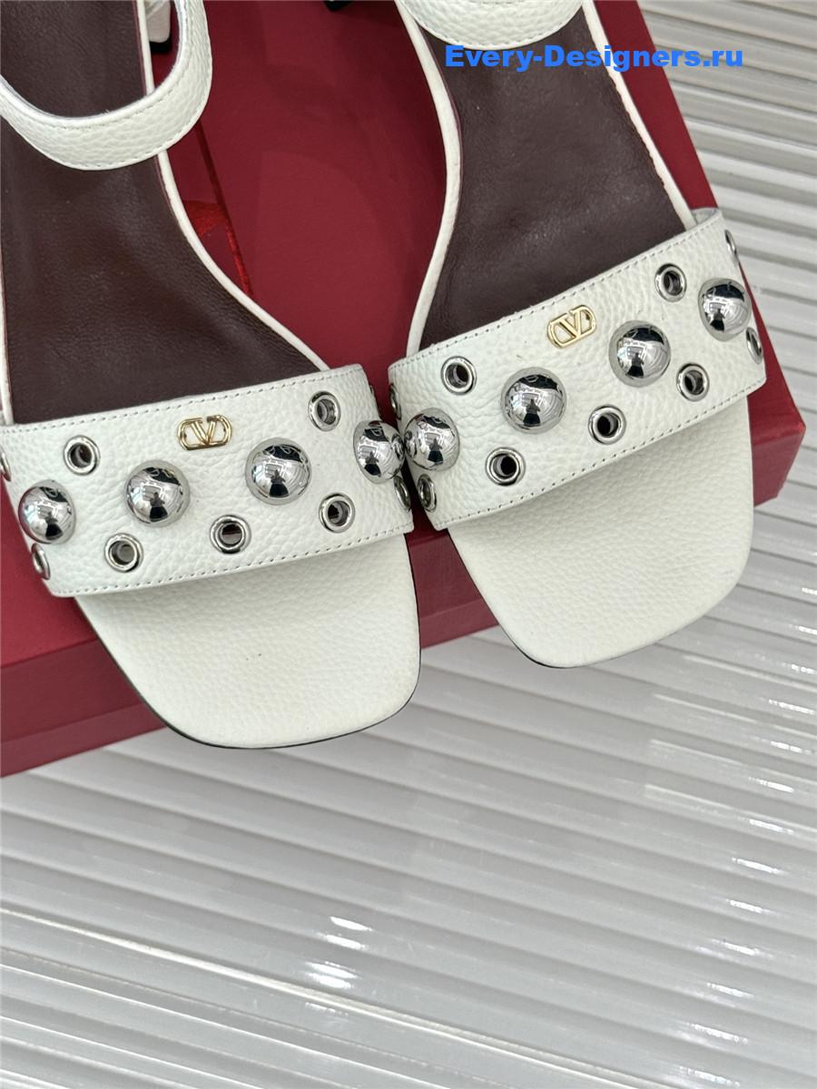 Va1e*ntin0 nellcôte grainy calfskin sandal