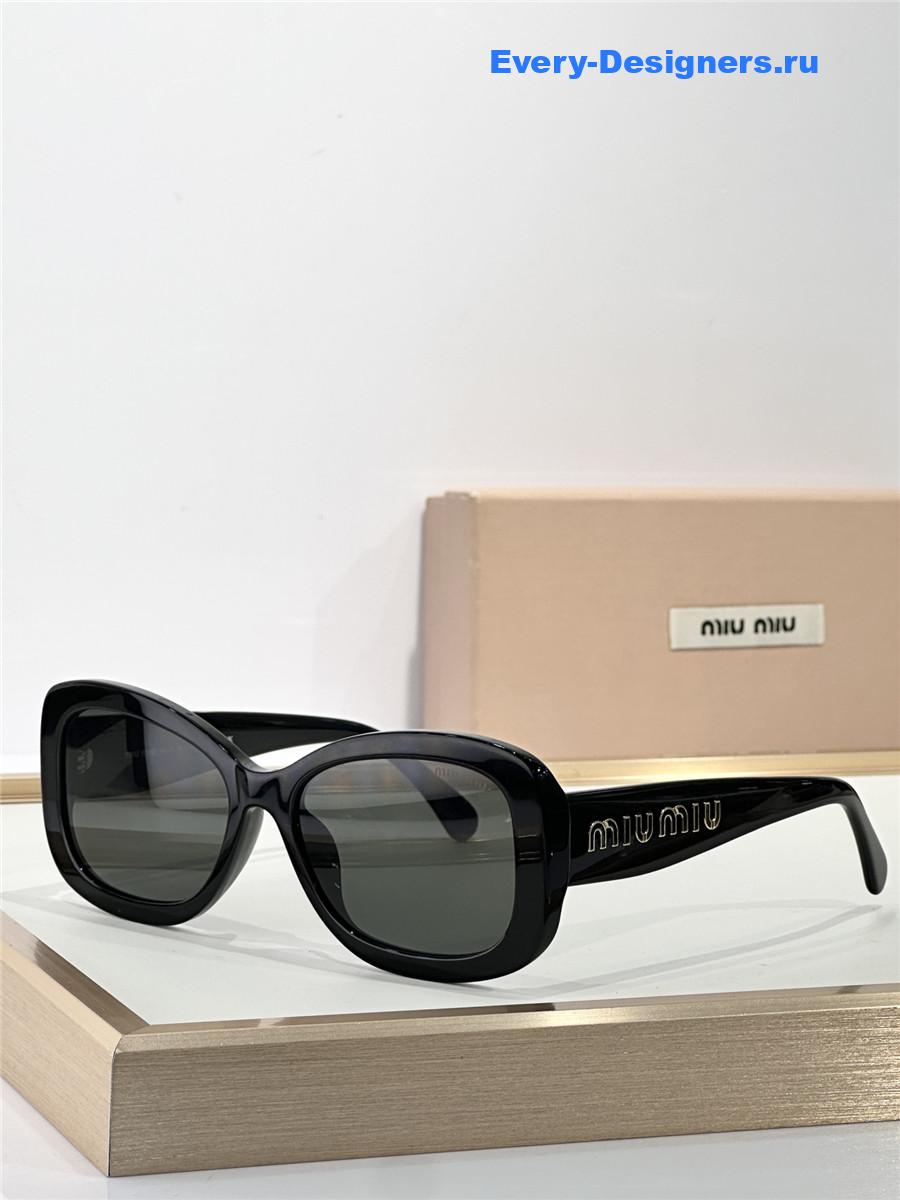 Miu Miu SMU 084Z Sunglasses