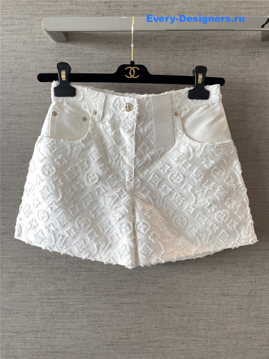 l0vis Vvtt0n monogram white denim shorts
