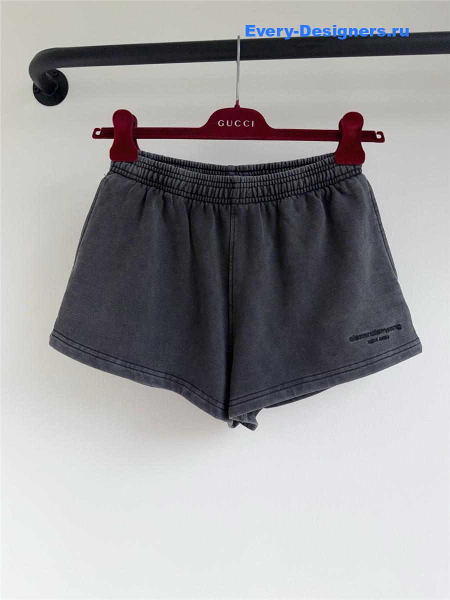 A1exa*der wang black logo shorts