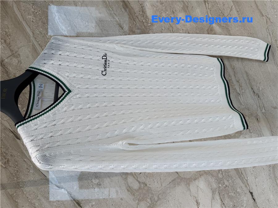 D10r vibe embroidered knit sweater