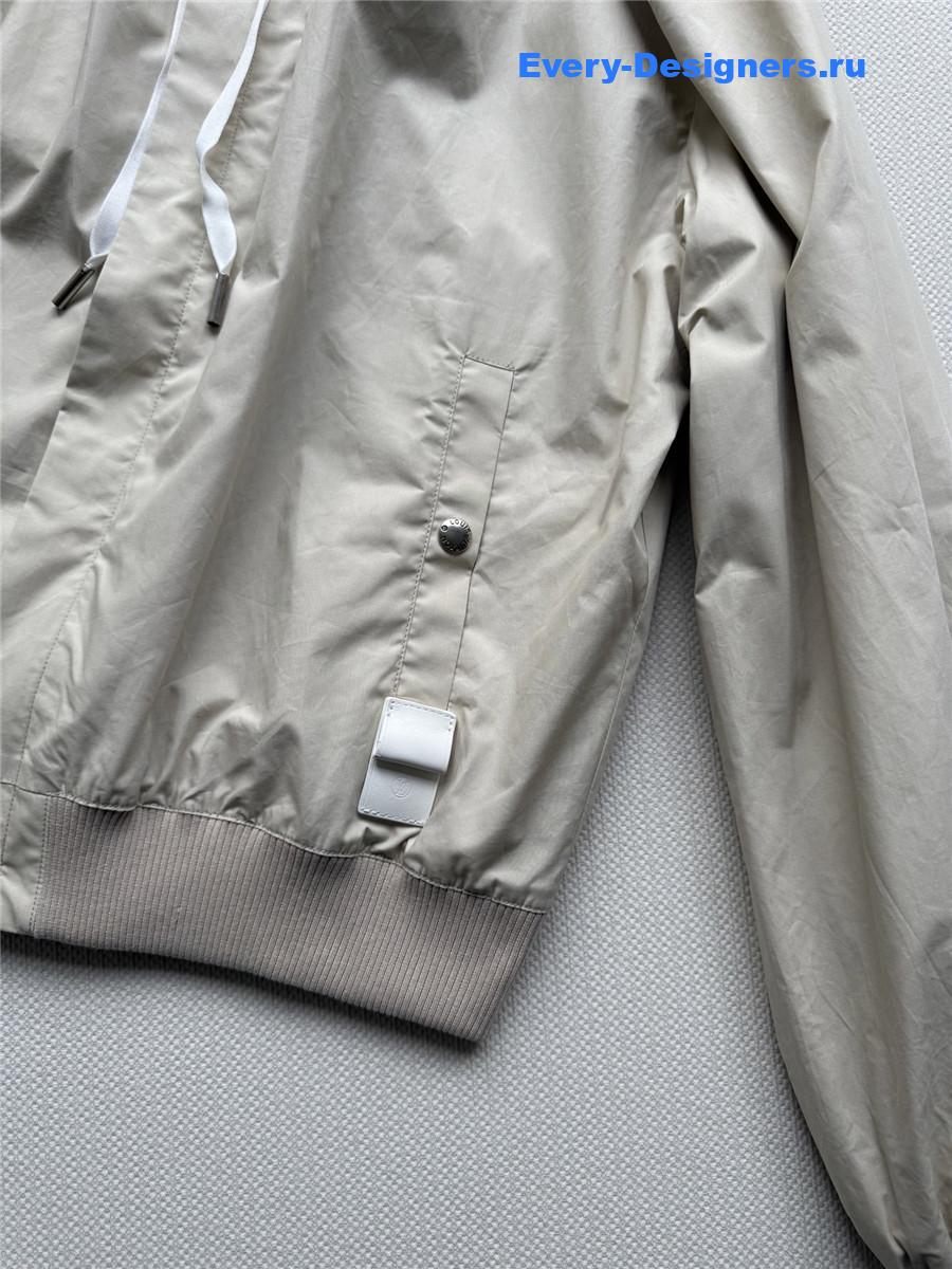 l0vis Vvtt0n ruffle collar bomber