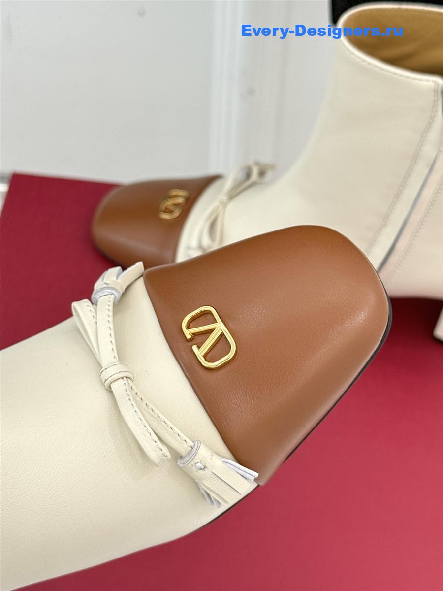 Va1e*ntin0 garavani 60mm neutral ankle boots