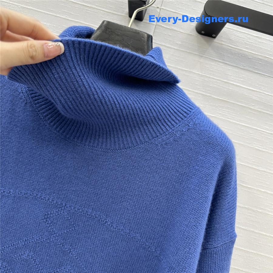 H**me5 blue cashmere turtleneck