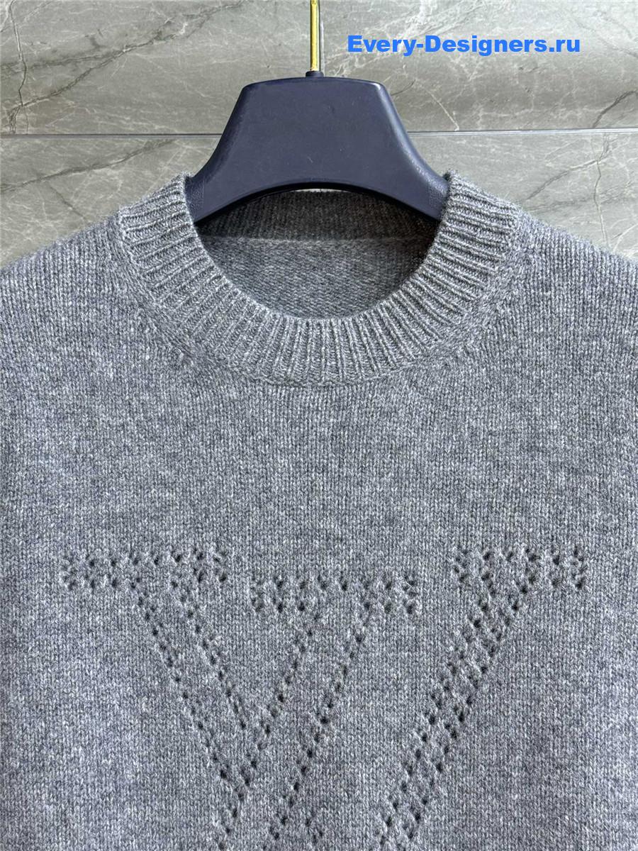 l0vis Vvtt0n gray logo knit sweater