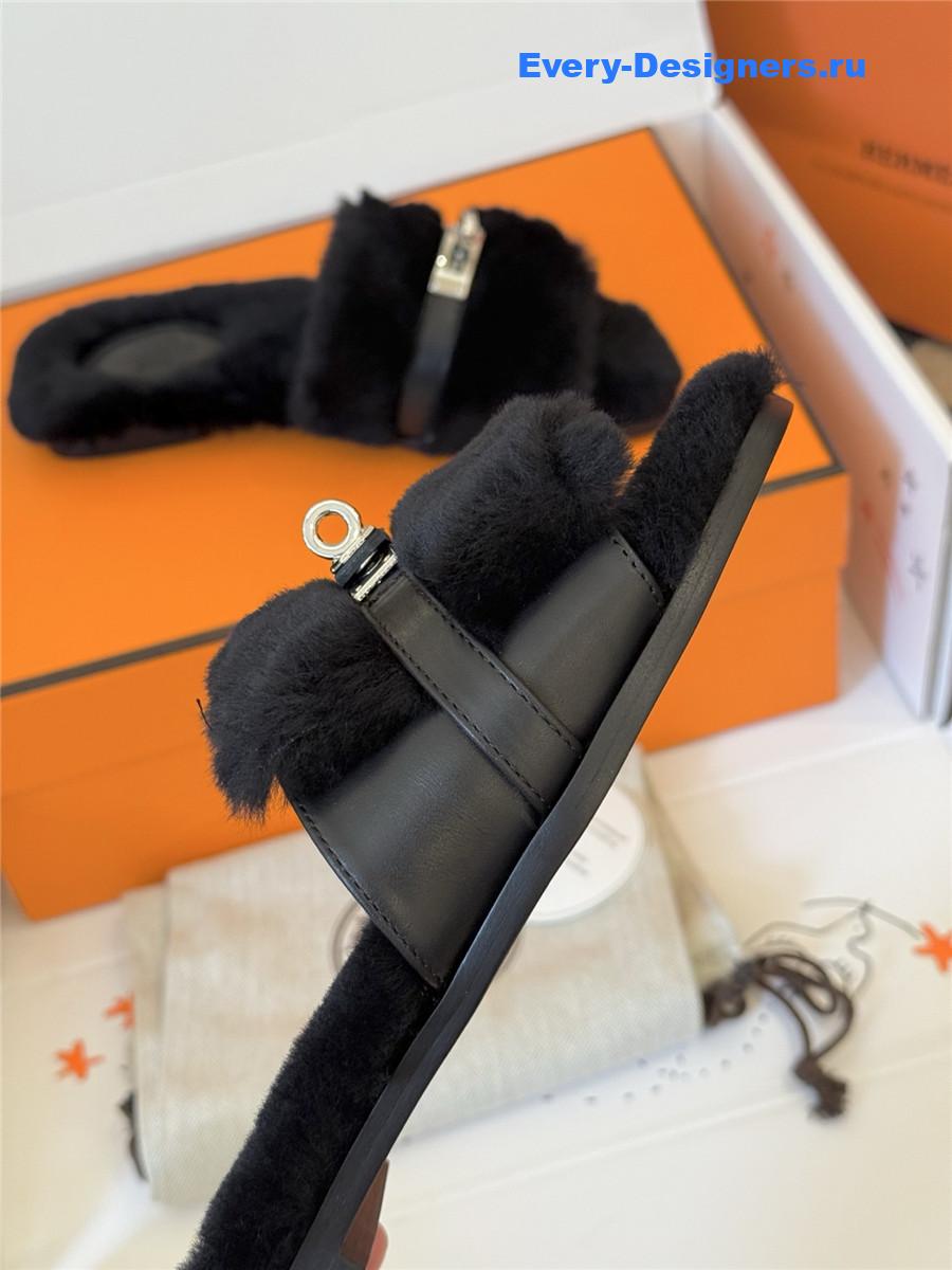 H**me5 kelly buckle black wool slippers
