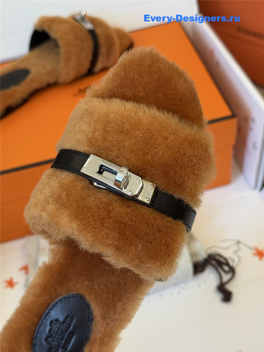 H**me5 kelly buckle brown wool slippers